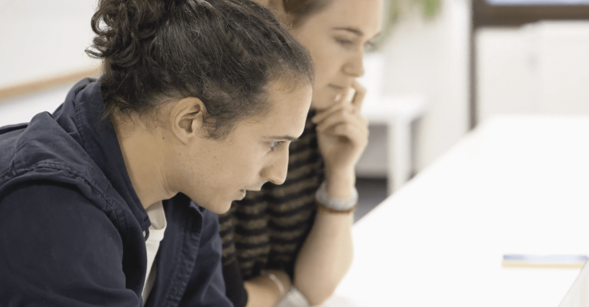 Chloé et Sam, Head of Studio et Finance Manager de Qualifio, travaillent ensemble avec EMAsphere