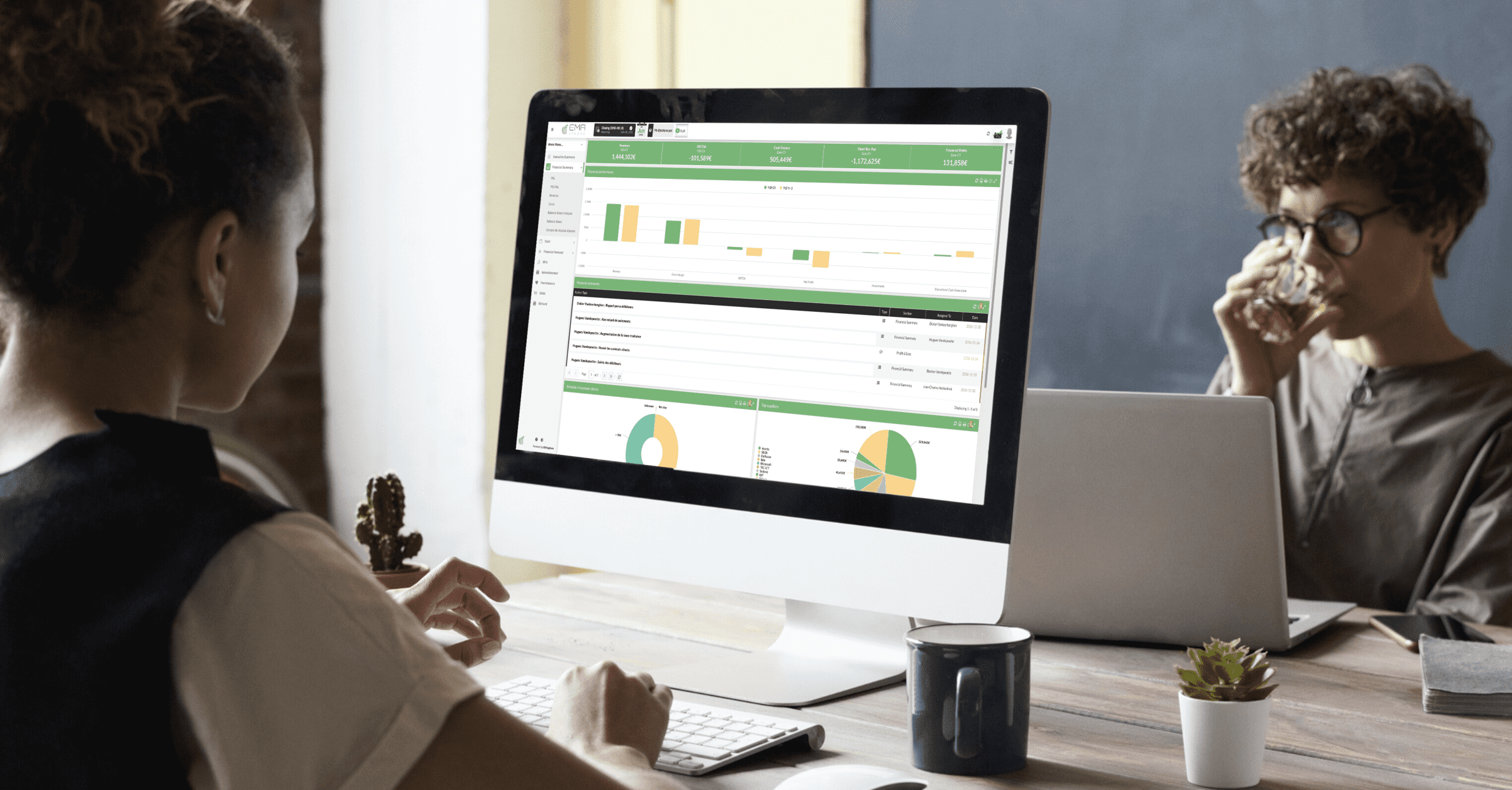 Un CFO analysant ses données financières consolidées dans EMAsphere